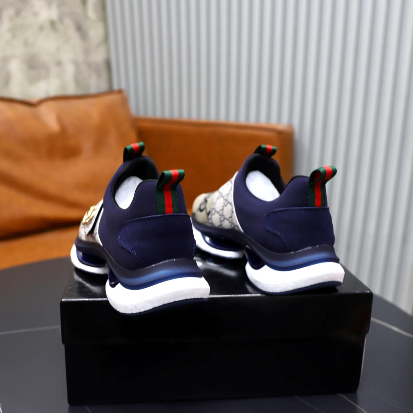 Ex-factory price: 442💰🙅‍♂️🙅‍♂️🙅‍♂️ Brand: GUCCI Standard code: 38-44 (45 customized) Grade: Same as the official website Material: Original leather splicing, comfortable and breathable lining, original wear-resistant outsole Style category: Men's fashionable casual shoes, running shoes, noble luxury brand elements, top luxury Color: actual picture color